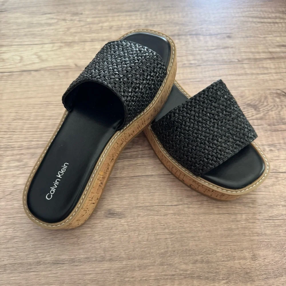 Calvin Klein Women's Arzelia Single Band Platform Slip-On Sandals Size 8.5